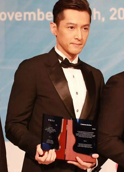 胡歌獲獎英文演講驚艷:盤點口語好的明星