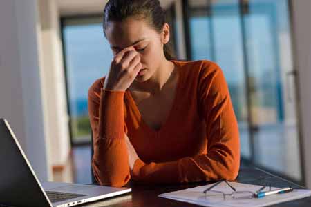 離不開手機(jī)電腦？小心“數(shù)碼視覺疲勞”