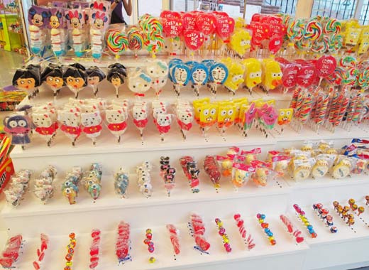 在糖果店工作的一天