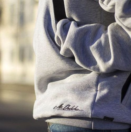 虐汪新神器:情侶“擁抱連帽衫”