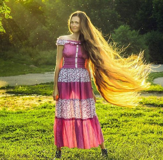 俄羅斯女子蓄發(fā)13年,變身真人版長發(fā)公主(組圖)