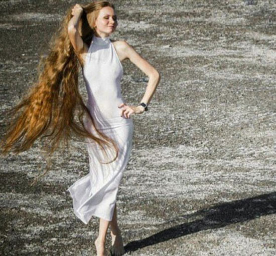 俄羅斯女子蓄發(fā)13年,變身真人版長發(fā)公主(組圖)