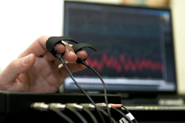 不借助測(cè)謊儀 四招辨別說(shuō)謊者