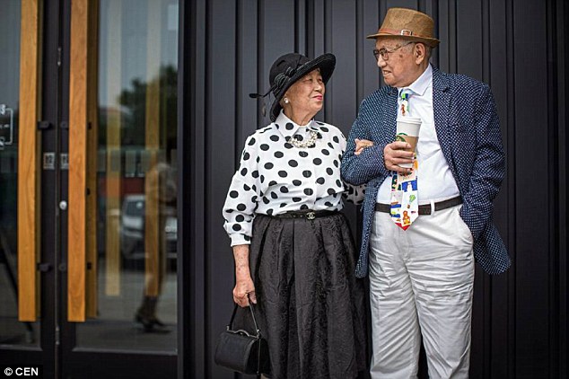 河北九旬老夫妻拍時尚大片慶祝結婚64年（組圖）