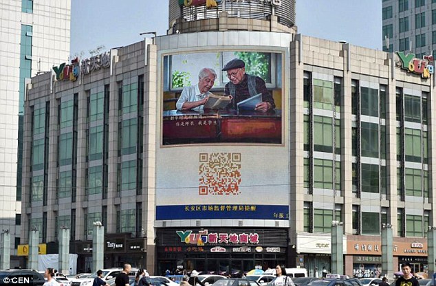 河北九旬老夫妻拍時尚大片慶祝結婚64年（組圖）