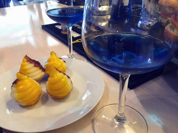 快來圍觀:世界上第一款藍色葡萄酒(組圖)