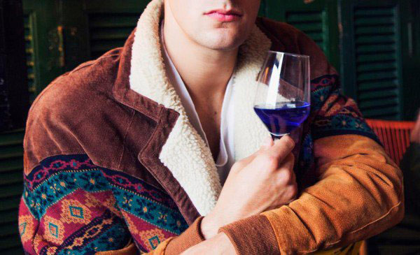 快來圍觀:世界上第一款藍色葡萄酒(組圖)