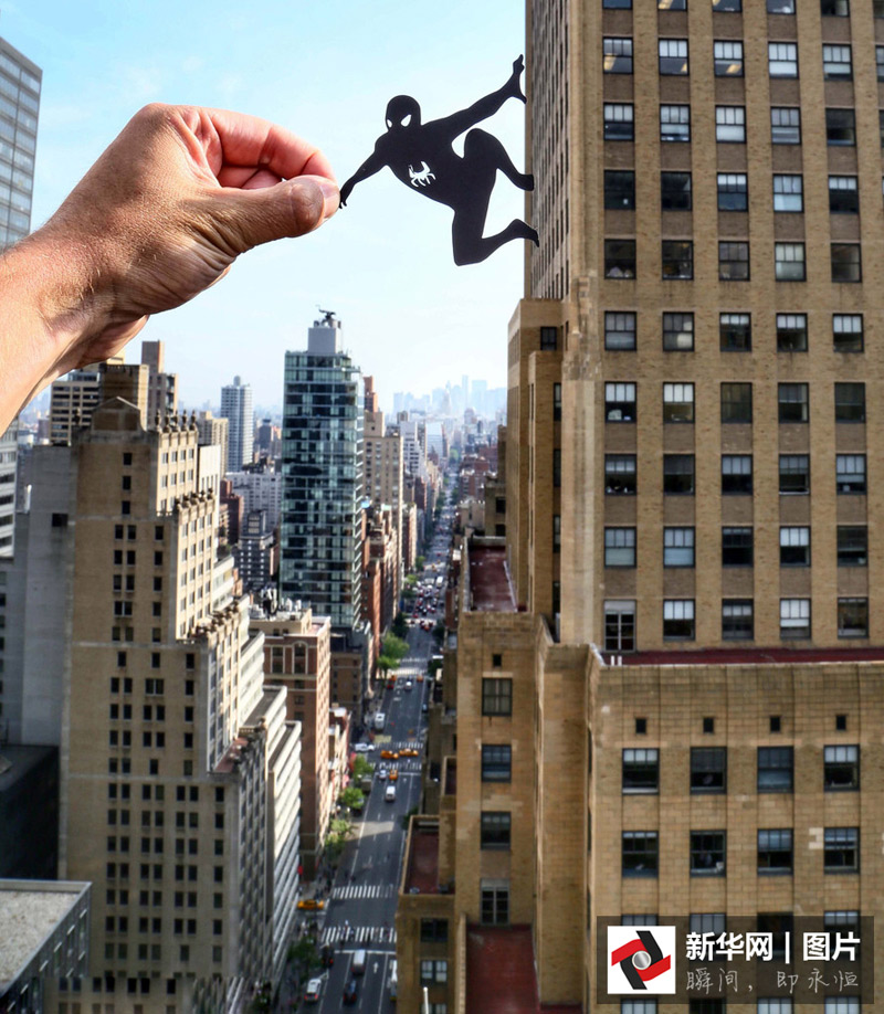 藝術家剪紙錯位攝影 度假勝地變創意作品趣味十足（組圖）