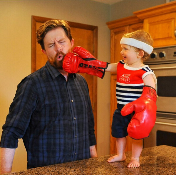 美國攝影師上傳萌娃鬧奧運組照走紅網絡(組圖)