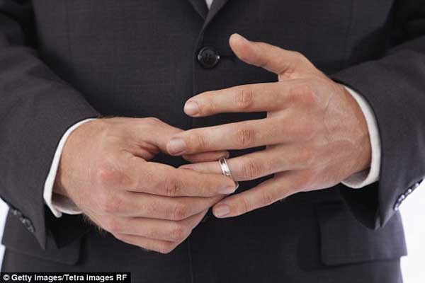 丈夫告訴你他在打高爾夫？很有可能他在騙你！