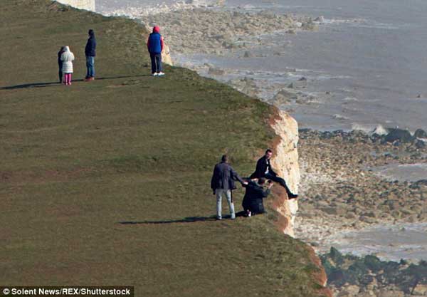 懸崖邊的瘋狂:駭人的新潮流