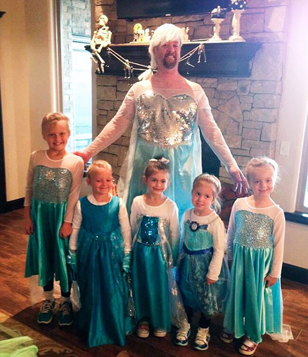 天才父母萬圣節(jié)搞怪親子裝火遍網(wǎng)絡(luò)（組圖）