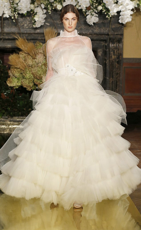 新娘也性感 裸露透視婚紗成時尚