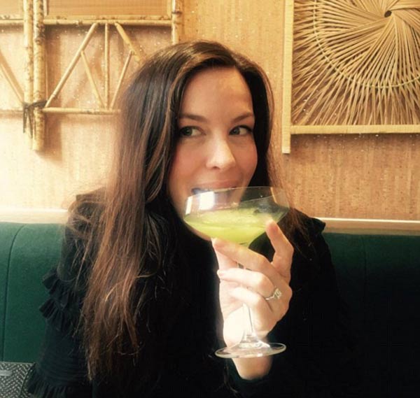 專家告訴你:香水應該噴在肚臍眼上