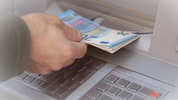 惡意軟件讓多臺取款機同時“自動吐鈔”
