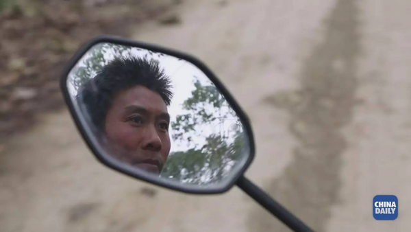 這個先天脊柱彎曲的貴州鐵漢,卻背負著全村人的脫貧夢 | 解碼中國