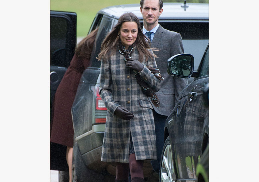 喬治和夏洛特首次參加圣誕節教堂活動 吃棒棒糖的喬治萌翻鏡頭（組圖）