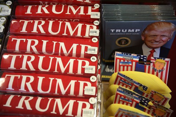 川普周邊產品熱銷：放屁坐墊、餅干模具、川普味香薰