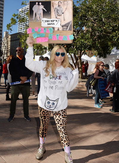 示威標語太有才 看川普花式被涮(組圖)