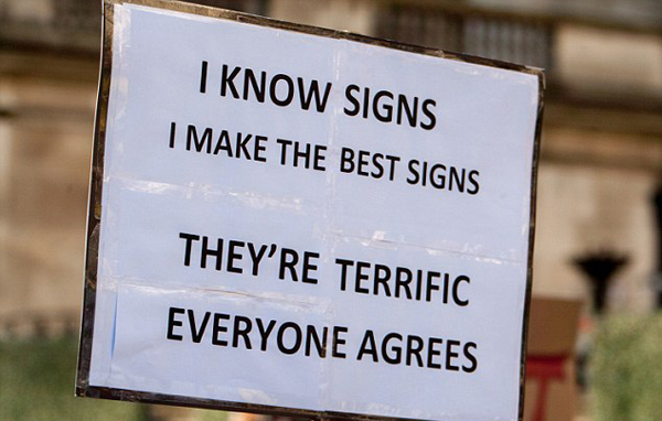 示威標語太有才 看川普花式被涮(組圖)