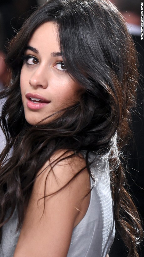 第59屆格萊美頒獎禮：歌壇大腕盛裝現身（組圖）