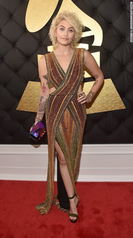 第59屆格萊美頒獎禮：歌壇大腕盛裝現身（組圖）