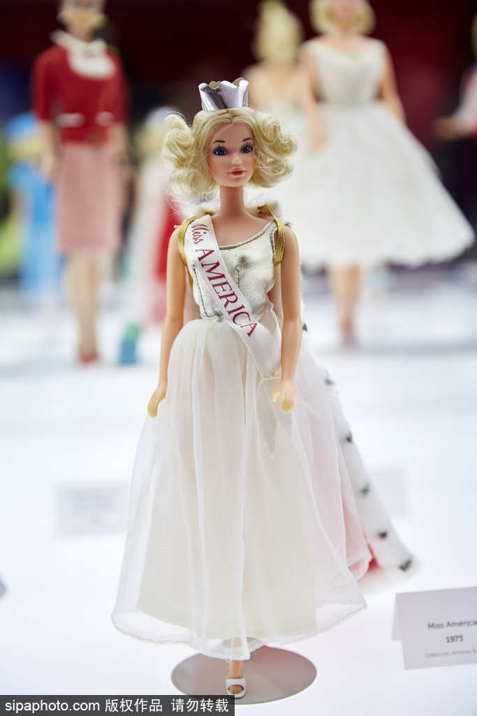 從公主到明星種類俱全 西班牙芭比娃娃展覽一圓少女兒時(shí)夢（組圖）