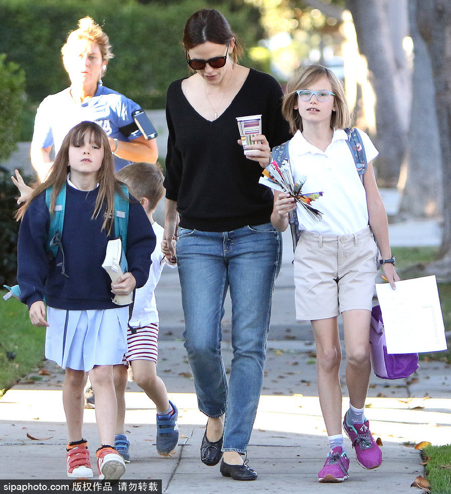 又到一年開學季 盤點好萊塢萌娃星二代上學路（組圖）