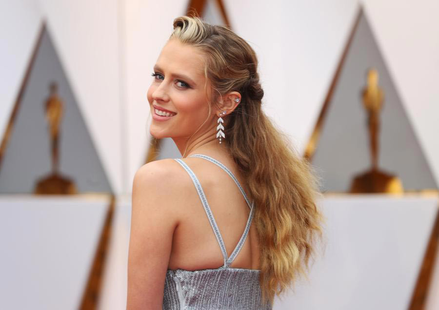 第89屆奧斯卡紅毯秀進(jìn)行時：眾美云集星光熠熠（組圖）