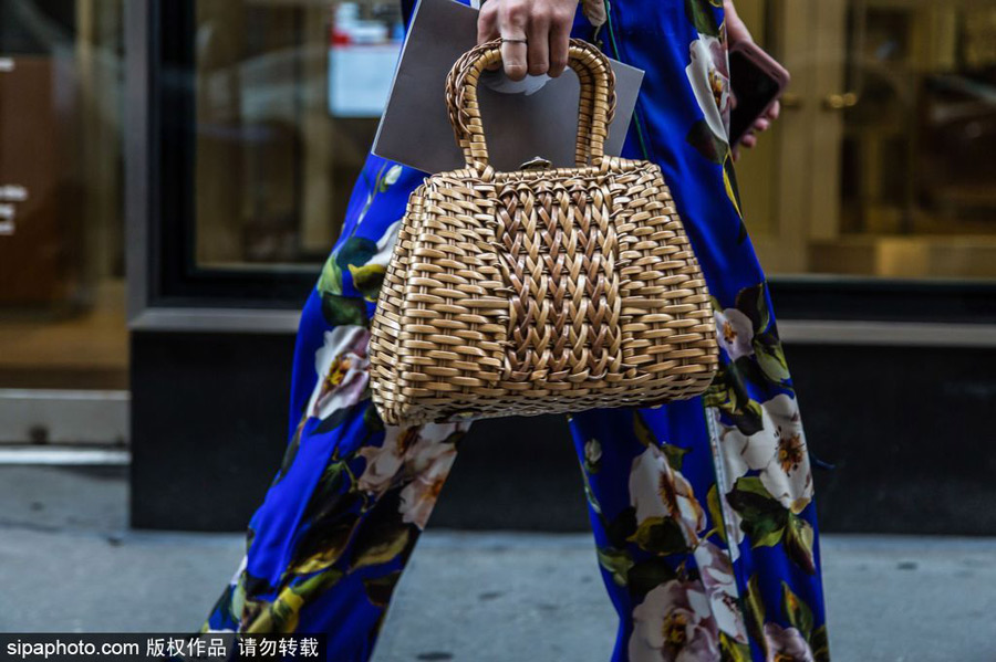 時尚新寵？明星和潮人都拎“菜籃子”出街了！（組圖）