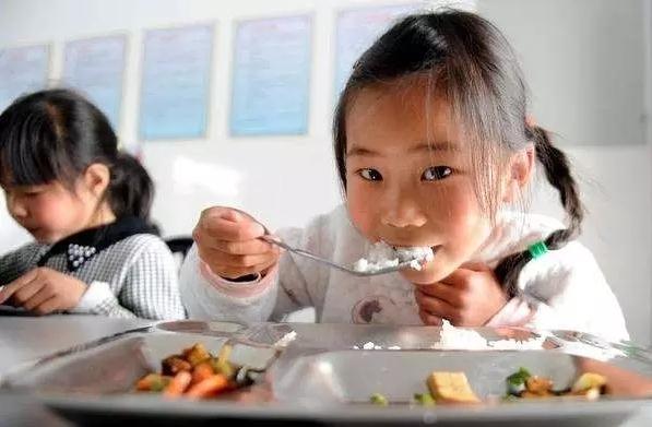 開學季，學校周邊的“小飯桌”又開始火了！