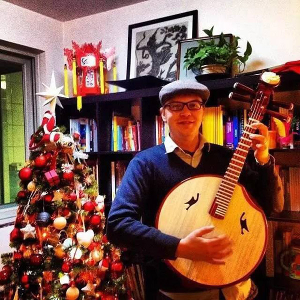 每天只用一分鐘,讓你身臨其境“學(xué)”兩會 | 艾瑞克跑兩會