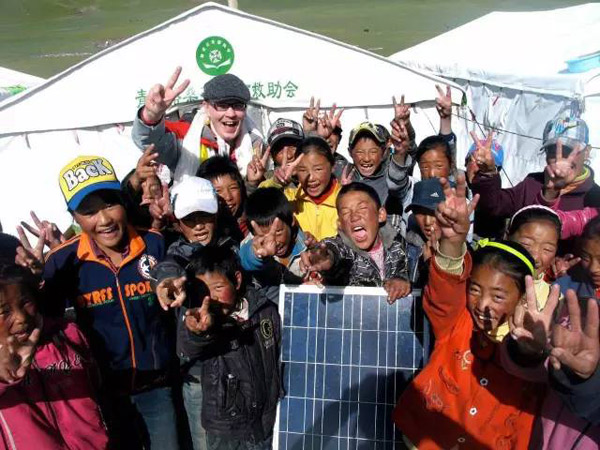 每天只用一分鐘,讓你身臨其境“學(xué)”兩會 | 艾瑞克跑兩會