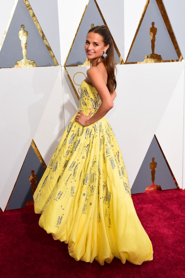 人人都愛貝兒公主的黃裙子（組圖）