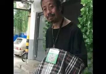 沒零錢？乞討者自帶二維碼