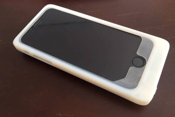 拿起手機不撒手?日本公司推出防沉迷手機殼