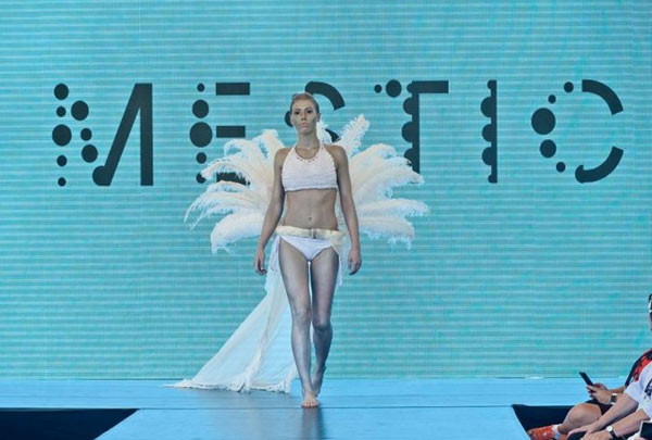 牛糞時裝：荷蘭設計師將牛糞改造成時裝