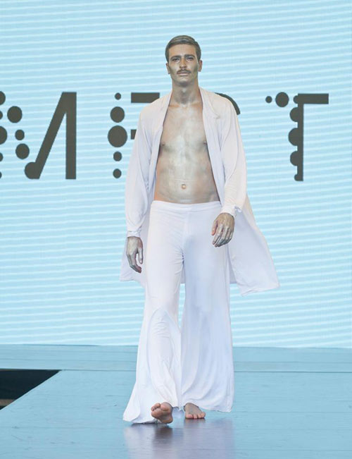 牛糞時裝：荷蘭設計師將牛糞改造成時裝