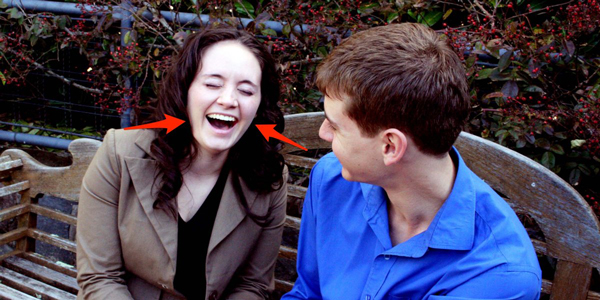 15種肢體語言解讀 學(xué)會這些你也懂“讀心術(shù)”