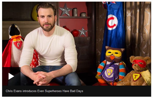 “美國隊長”讀睡前故事 吸引一眾寶媽粉絲(視頻)