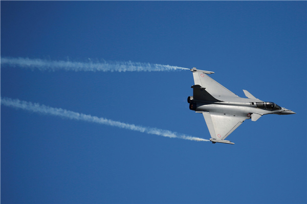 國(guó)際航天盛會(huì)開(kāi)幕：中國(guó)新型隱形戰(zhàn)斗機(jī)FC-31首次亮相巴黎