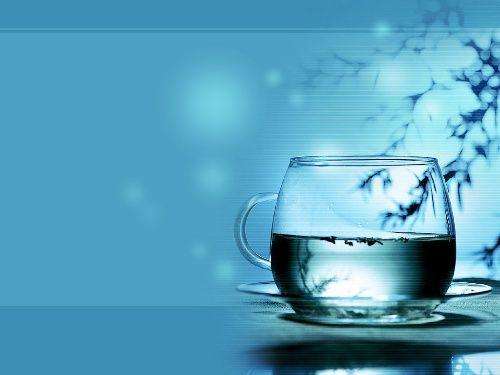 用公式算算你到底需要喝多少水?