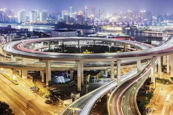 “小心地滑倒”?雷人翻譯終于有人管了,國家給出公共場所英譯標(biāo)準(zhǔn)答案!