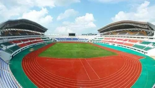 “小心地滑倒”?雷人翻譯終于有人管了,國家給出公共場所英譯標(biāo)準(zhǔn)答案!