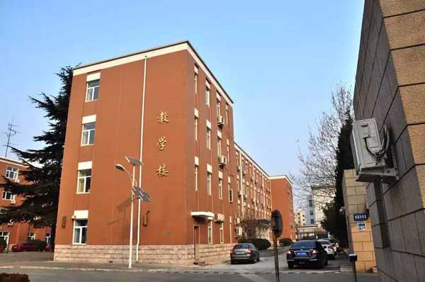 “小心地滑倒”?雷人翻譯終于有人管了,國家給出公共場所英譯標(biāo)準(zhǔn)答案!