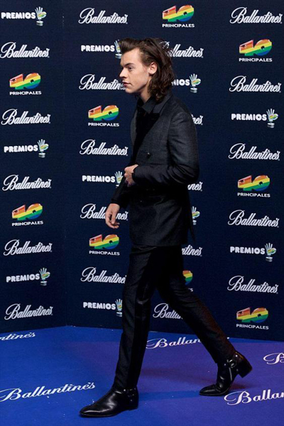 和增高鞋墊說拜拜，高跟鞋回歸男士時尚