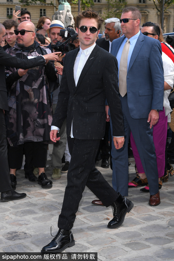 2017巴黎高定時(shí)裝周：娜塔莉·波特曼等超模巨星悉數(shù)到場（組圖）