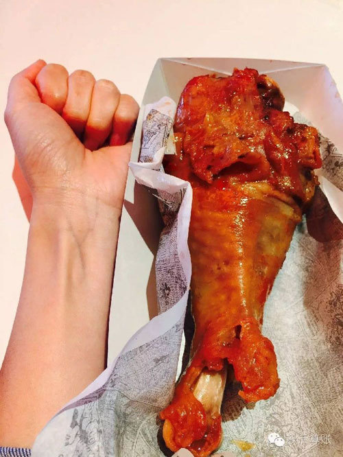 上海迪士尼游客愛上超大火雞腿 迪士尼熱門美食盤點(組圖)