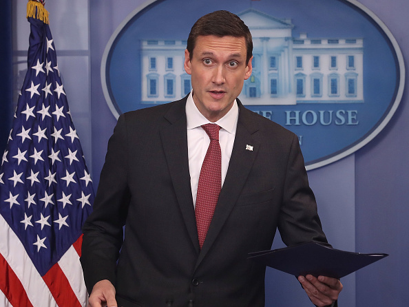 英“網絡神騙”戲耍白宮官員 多人相繼中招