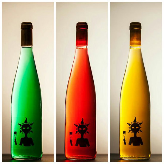 還記得藍色葡萄酒嗎?現在廠家把彩虹顏色都集齊了(組圖)